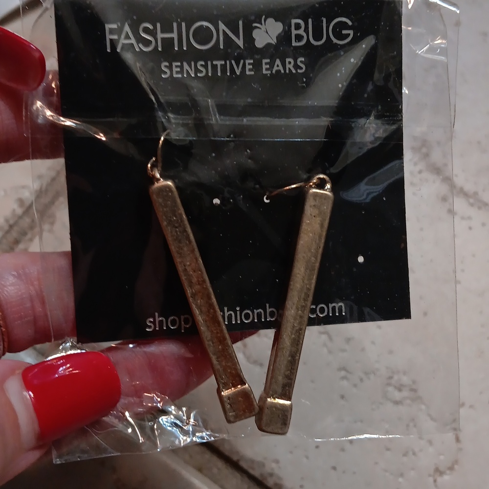Nwt Textured Gold Bars Dangling earrings